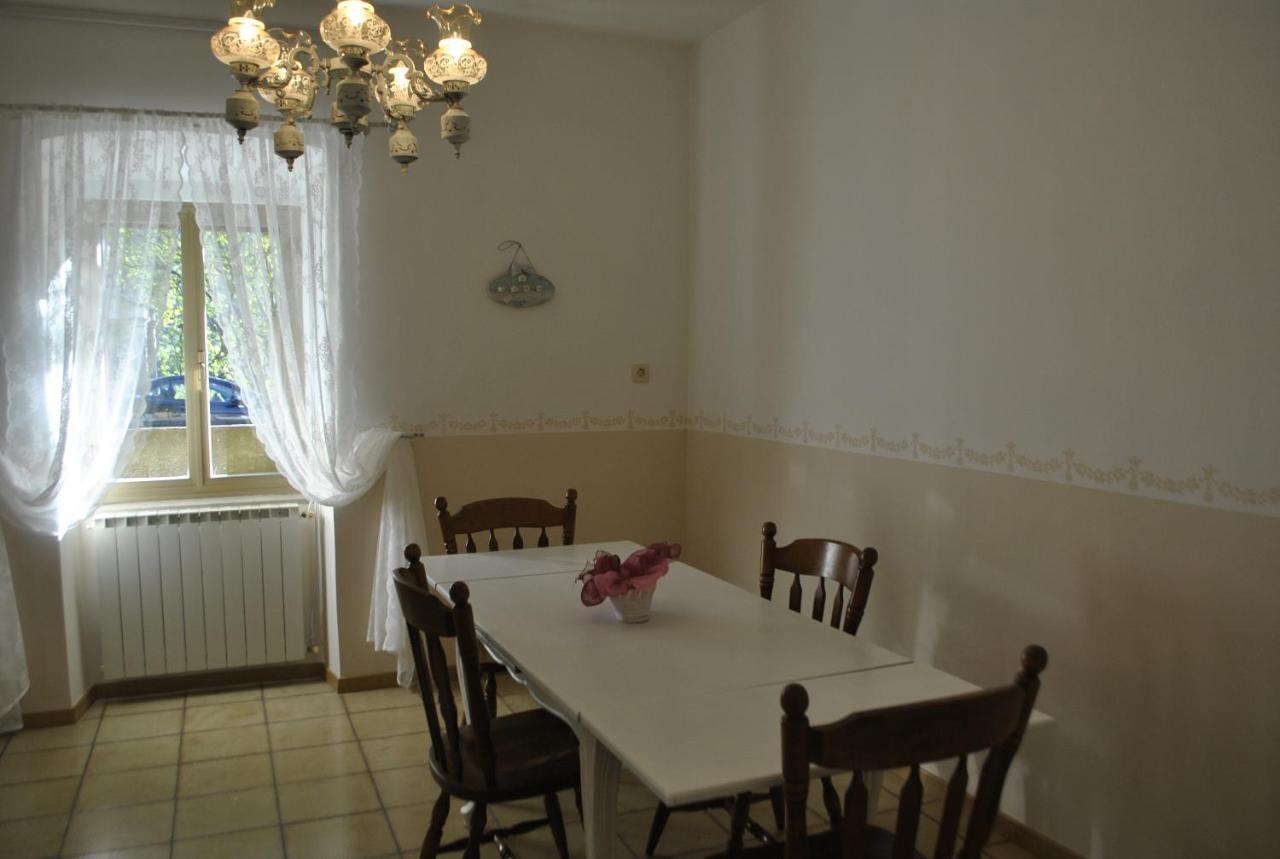 Apartment Pod Kostanji Osp Bagian luar foto