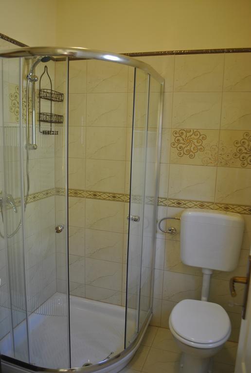 Apartment Pod Kostanji Osp Bagian luar foto