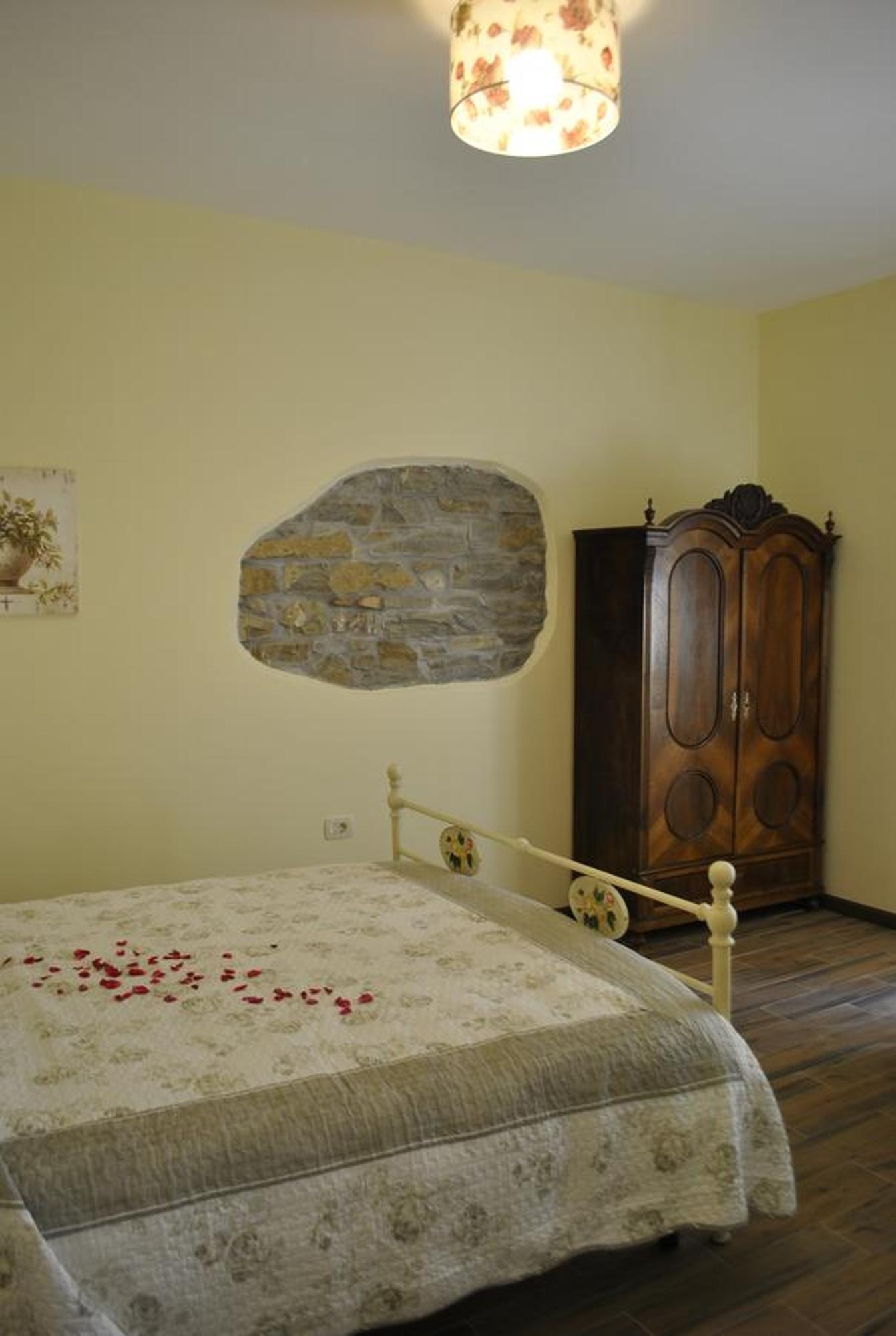 Apartment Pod Kostanji Osp Bagian luar foto